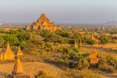 Bagan 'da gün batımı