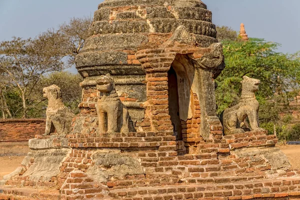 Eski Bagan 'da eski bir stupa — Stok fotoğraf