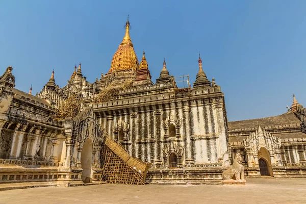 Façade du temple Ananda — Photo