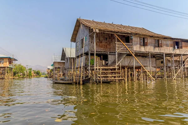 Inle tóparti házak — Stock Fotó