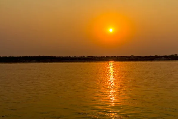 Západ slunce na řece Irrawaddy — Stock fotografie