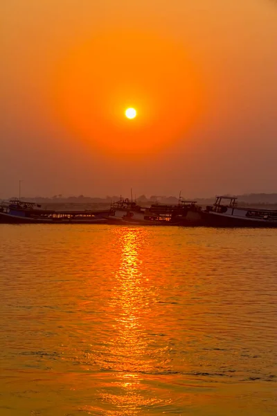 Sonnenuntergang am Irrawaddy River — Stockfoto