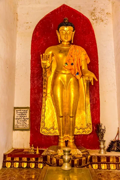 Golden Buddha in Nyaung-U — Stock Photo, Image