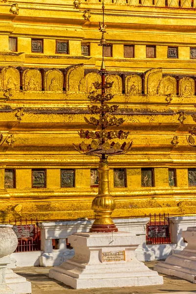 Den Shwezigon Pagoda — Stockfoto