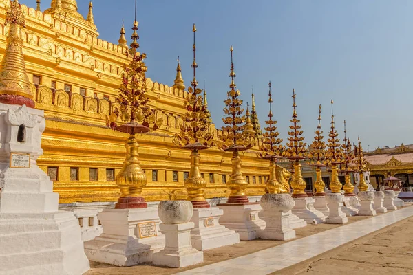 Den Shwezigon Pagoda — Stockfoto