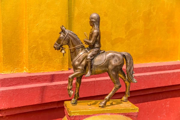 Stupas votive Mount Popa — Photo