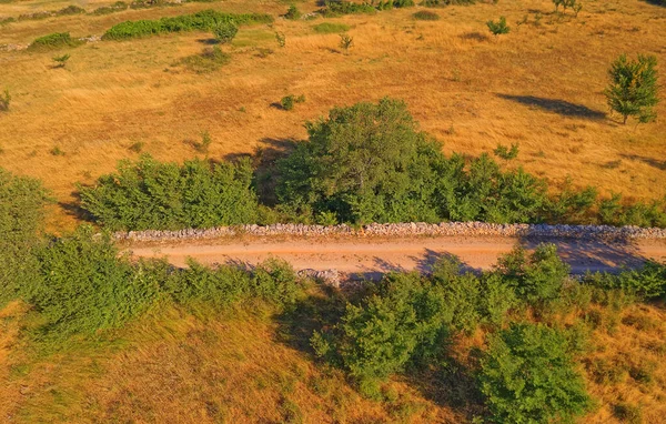 Uma estrada de terra no coração da Dalmácia — Fotografia de Stock