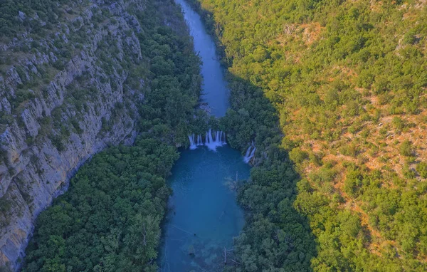 Vista aérea de la cascada en el cañón del río Krka en Croacia — Foto de Stock