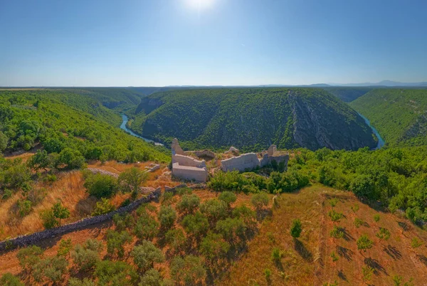 Luchtfoto panorama van de middeleeuwse vesting Necven in Kroatië — Stockfoto