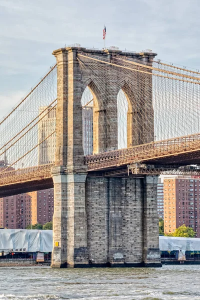 Brooklyn Bridge pylon részlet New Yorkban — Stock Fotó