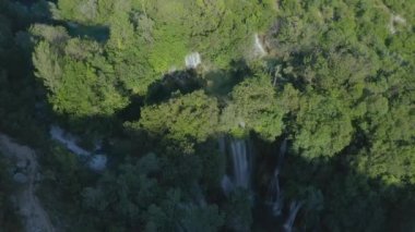 Krka nehrinde Manojlovac şelalesi