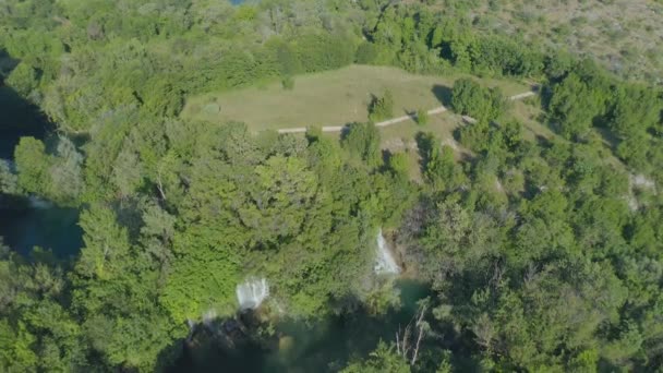 Manojlovac waterfall at Krka river — Stock Video