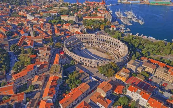 Arena oud Romeins amfitheater in Pula — Stockfoto