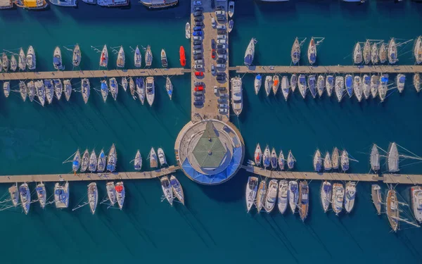 Jachthaven en haven in Pula, Kroatië — Stockfoto