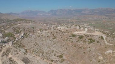 Lekuresi Kalesi Arnavutluk 'taki Sarande tarihi harabeleri ve panoraması