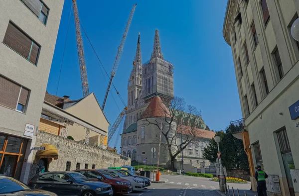 Skadad katedral i jordbävningen som drabbade Zagreb — Stockfoto