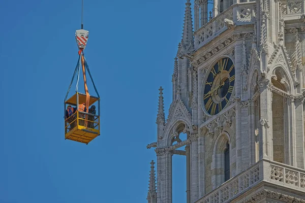 Skadad katedral i jordbävningen som drabbade Zagreb — Stockfoto