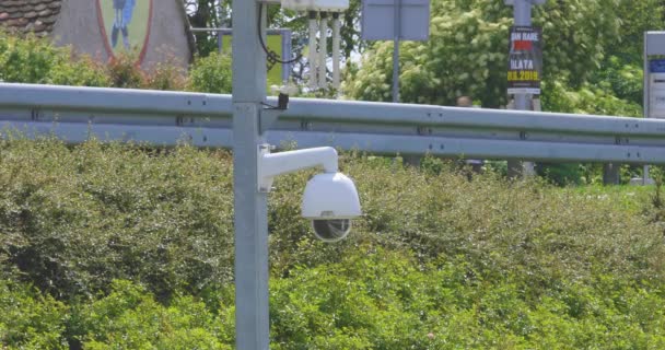 Hikvision video surveillance camera on pole in Zagreb — Stock Video