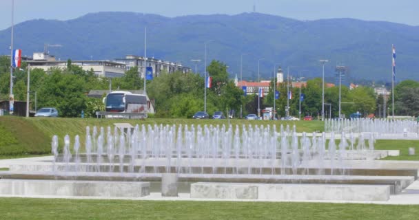 Fountains in the city center in Zagreb — Stock Video