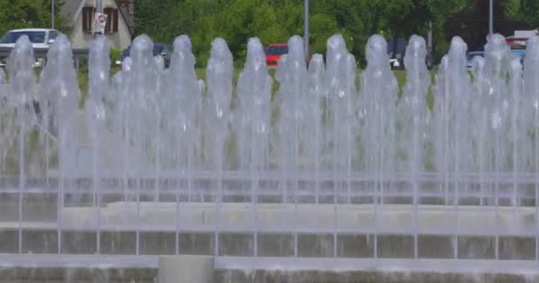 Fonteinen in het centrum van Zagreb — Stockvideo