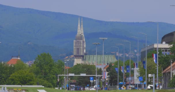 Fuentes en el centro de la ciudad en Zagreb — Vídeos de Stock