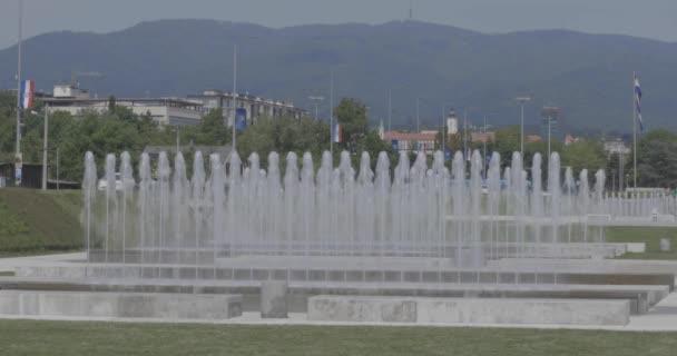 Fountains in the city center in Zagreb — Stock Video