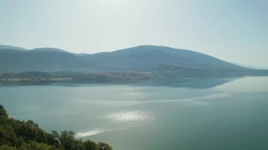 Hırvatistan 'ın Cetina kentinde Peruca Gölü rezervuarı