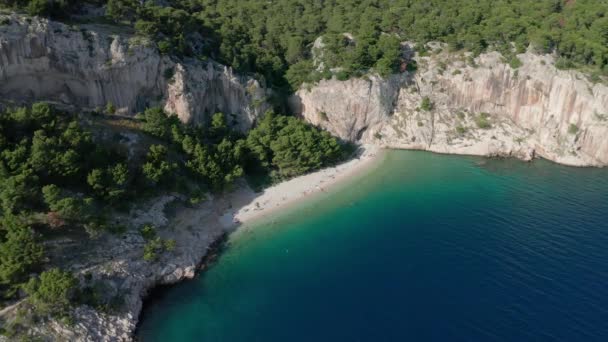 Tucepi近くの世界的に知られているビーチNugalの空中ビュー — ストック動画