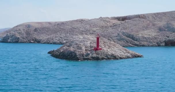 Leaving island Pag by ferry, rocky landscape — Stock Video