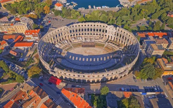 Arena - antik romersk amfiteater i Pula — Stockfoto