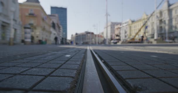 Κεντρική πλατεία Ζάγκρεμπ κατά τη διάρκεια καραντίνας λόγω της πανδημίας covid-19 — Αρχείο Βίντεο