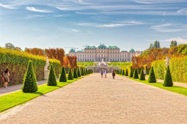 Avusturya Belvedere Bahçeleri 'nde Viyana yürüyüş yolu