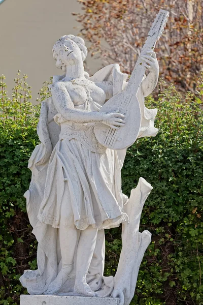 Statua in pietra nei giardini Belvedere di Vienna, Austria — Foto Stock