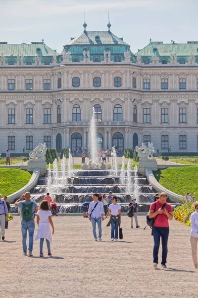 Ścieżka spacerowa w ogrodach Belvedere w Wien, Austria — Zdjęcie stockowe