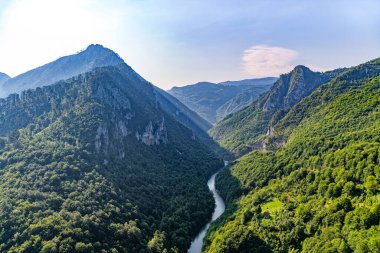 Moraca Nehri Kanyonu - hava kanyonu