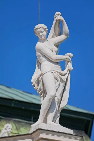 Estátua do telhado do edifício Belvedere Superior em Wien, Áustria — Fotografia de Stock