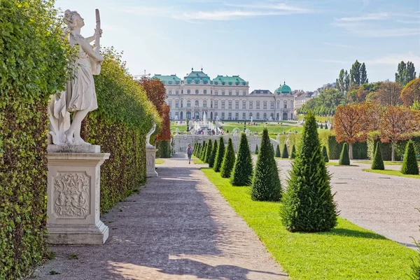 Viena caminho a pé em Belvedere jardins Áustria — Fotografia de Stock