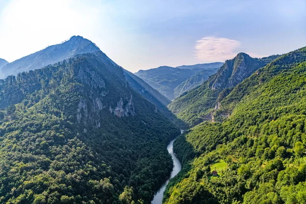 Moraca folyó kanyon - légi — Stock Fotó