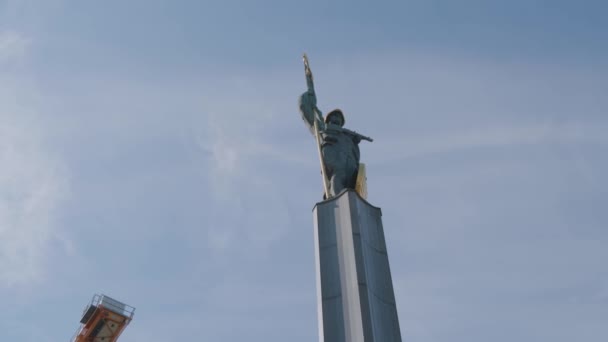 Sowjetisches Kriegerdenkmal am Schwarzenbergplatz Wien Österreich — Stockvideo