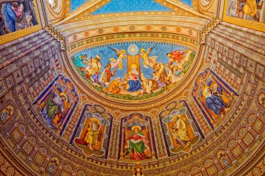 Djakovo Katedrali St. Peter iç mimarisi