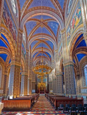 Djakovo Katedrali St. Peter iç mimarisi