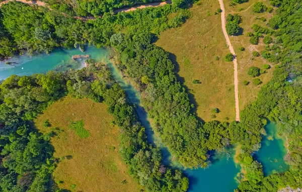Vista aérea do lago Brljan, na Croácia, no cânion do rio Krka — Fotografia de Stock