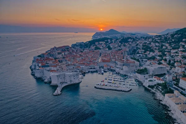 Dubrovnik óvárosában naplemente panoráma drón lövés — Stock Fotó