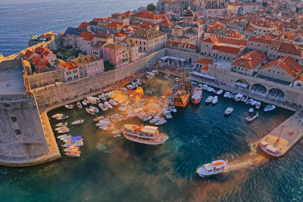 Dubrovnik régi város kikötő panoráma drón lövés — Stock Fotó
