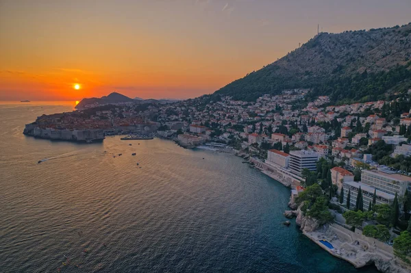 Dubrovnik vieille ville coucher de soleil panorama — Photo
