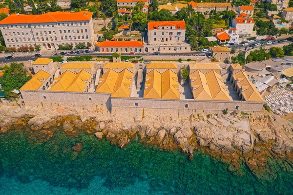Roof restoration on the Lazareti building in the old town of Dubrovnik — Stock Photo, Image