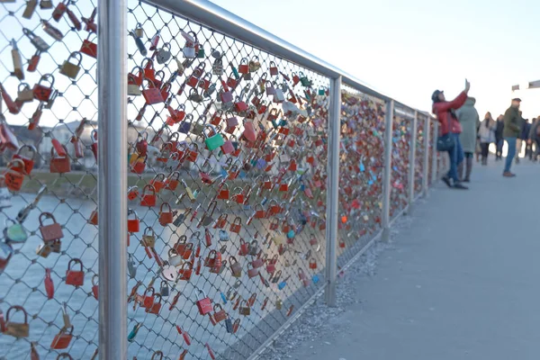 Colorful love locks on Makartsteg bridge in Salzburg Austria — Stock Photo, Image