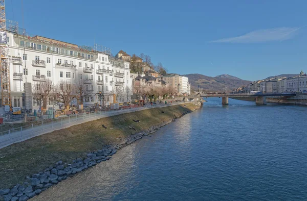 Landschappelijk uitzicht op Salzburg Oostenrijk op winterdag — Stockfoto