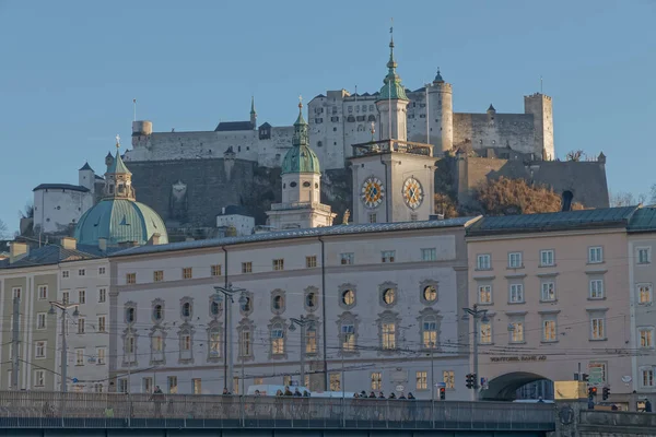 Staatsbruke brug over de Salzach in Salzburg Oostenrijk — Stockfoto