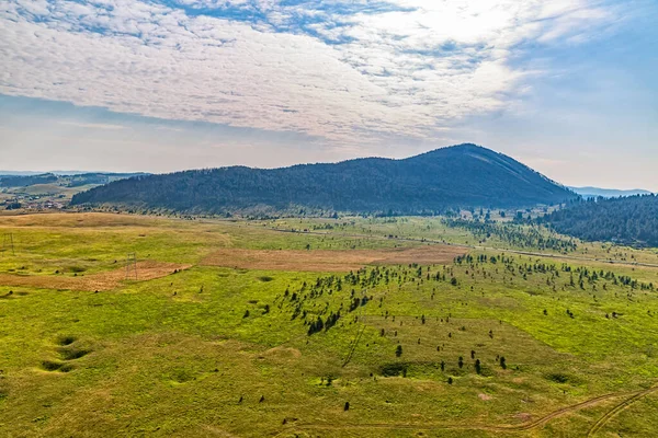 Karadağ dağlar helikopter havadan görünümü — Stok fotoğraf